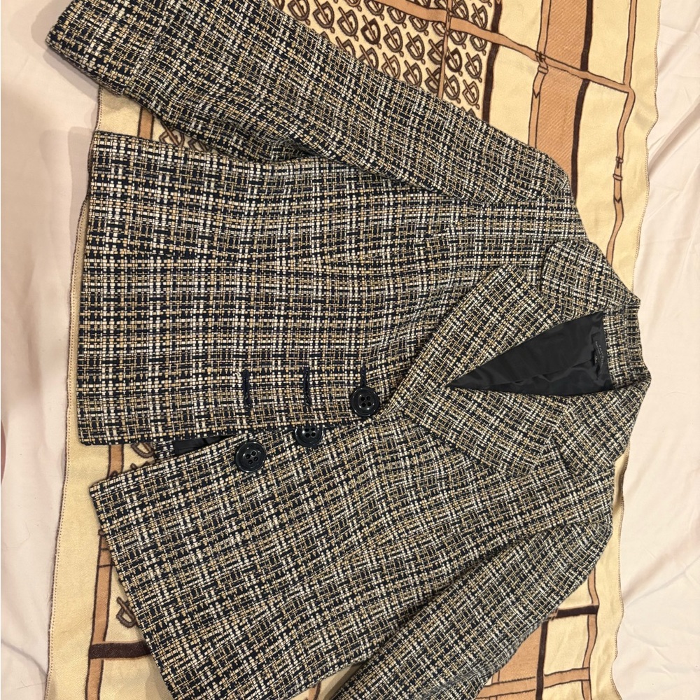 Chic Tweed Blazer in Navy and Cream